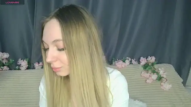 BabbbyFoxxx online show from November 12, 2025, 4:05 am