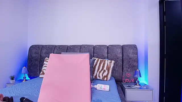 Snapshot of sweegirl69 chatting on November 25, 2025, 12:05 pm sweegirl69 online show from November 25, 2025, 12:05 pm