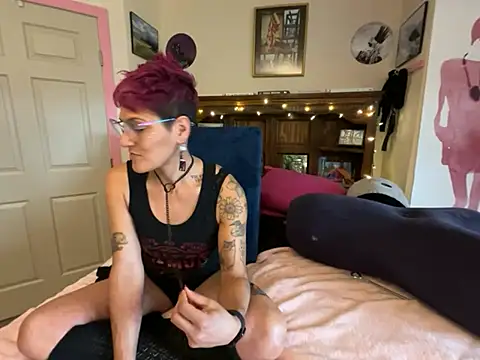 Snapshot of kinkycanner chatting on February 7, 2026, 10:18 pm kinkycanner online show from February 7, 2026, 10:18 pm