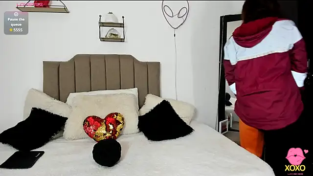 Elisabeth swan online show from September 30, 2025, 12:11 pm