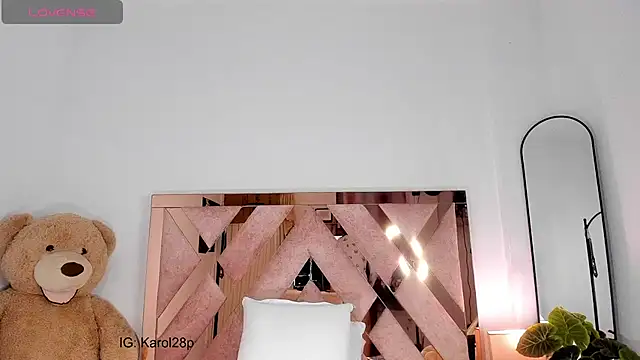 carol777p online show from November 7, 2025, 3:55 am