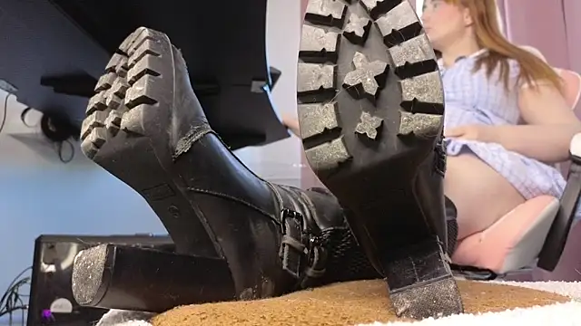 Snapshot of CruelSiren chatting on February 13, 2026, 8:03 am CruelSiren online show from February 13, 2026, 8:03 am