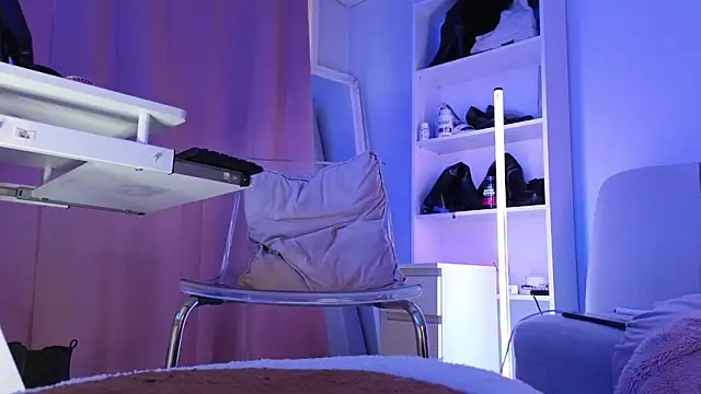 Snapshot of CruelSiren chatting on December 18, 2025, 6:29 am CruelSiren online show from December 18, 2025, 6:29 am