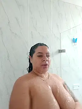 Snapshot of SophieCurves chatting on October 4, 2025, 3:46 pm SophieCurves online show from October 4, 2025, 3:46 pm