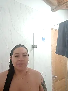 Snapshot of SophieCurves chatting on October 15, 2025, 12:02 pm SophieCurves online show from October 15, 2025, 12:02 pm