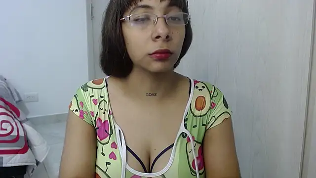 Snapshot of Kittyrose3 chatting on October 6, 2025, 5:08 am Kittyrose3 online show from October 6, 2025, 5:08 am