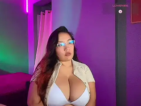 Snapshot of sophiejuicy_ chatting on October 11, 2025, 9:05 pm sophiejuicy online show from October 11, 2025, 9:05 pm