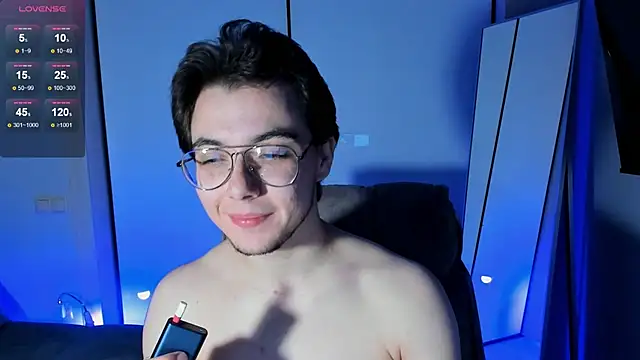 Snapshot of tyler_bergg chatting on September 10, 2025, 9:36 pm tyler bergg online show from September 10, 2025, 9:36 pm