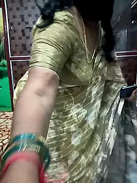 Snapshot of Mee_harini-telugupilla chatting on May 4, 2026, 8:50 am Mee harini-telugupilla online show from May 4, 2026, 8:50 am