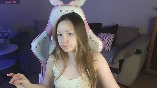 Snapshot of Sweetie_Hope chatting on November 13, 2025, 4:33 pm Sweetie Hope online show from November 13, 2025, 4:33 pm