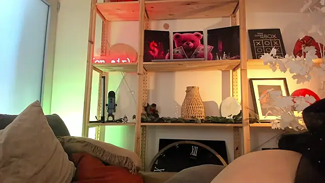 Snapshot of Sima_Wendy chatting on November 6, 2025, 7:23 am Sima Wendy online show from November 6, 2025, 7:23 am