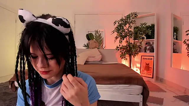 Snapshot of Sima_Wendy chatting on October 17, 2025, 6:28 am Sima Wendy online show from October 17, 2025, 6:28 am