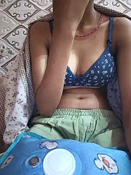 Snapshot of Aidakhan1212 chatting on November 14, 2025, 6:22 pm Aidakhan1212 online show from November 14, 2025, 6:22 pm