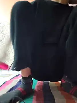 Snapshot of Aidakhan1212 chatting on December 4, 2025, 5:06 am Aidakhan1212 online show from December 4, 2025, 5:06 am