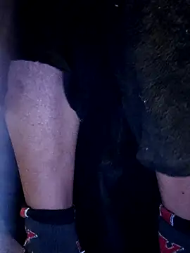 Snapshot of Aidakhan1212 chatting on December 5, 2025, 4:44 am Aidakhan1212 online show from December 5, 2025, 4:44 am