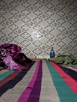 Snapshot of Aidakhan1212 chatting on December 17, 2025, 5:40 pm Aidakhan1212 online show from December 17, 2025, 5:40 pm