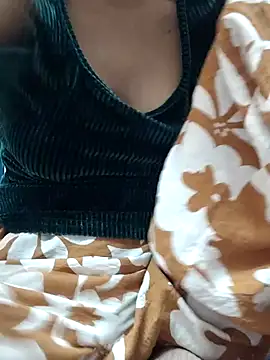 Snapshot of Aidakhan1212 chatting on October 31, 2025, 4:14 pm Aidakhan1212 online show from October 31, 2025, 4:14 pm