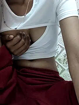 Snapshot of Aidakhan1212 chatting on November 5, 2025, 3:48 pm Aidakhan1212 online show from November 5, 2025, 3:48 pm