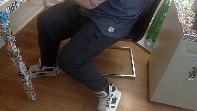 edger4lif3 online show from November 4, 2025, 8:12 pm