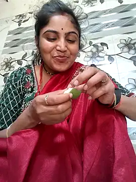 Snapshot of LUCKY_cut chatting on May 5, 2026, 5:21 am LUCKY cut online show from May 5, 2026, 5:21 am