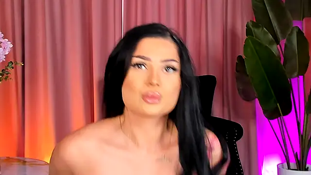 Snapshot of KylieKroftt chatting on September 20, 2025, 2:00 pm KylieKroftt online show from September 20, 2025, 2:00 pm