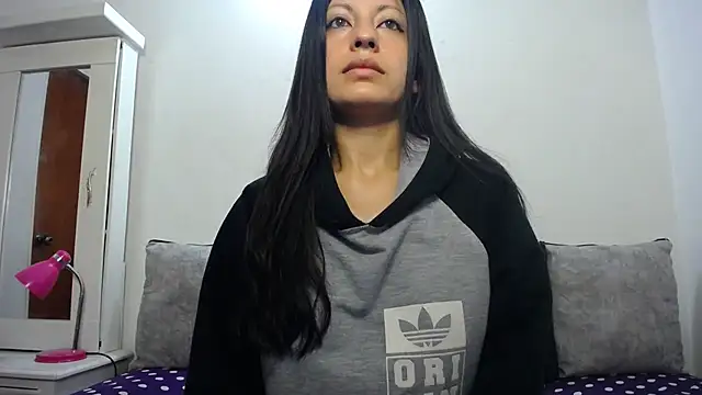 Snapshot of Taylormegan chatting on November 4, 2025, 2:43 pm Taylormegan online show from November 4, 2025, 2:43 pm