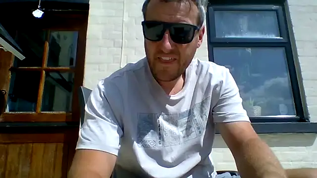 Londonlad818 online show from June 16, 2026, 2:28 pm