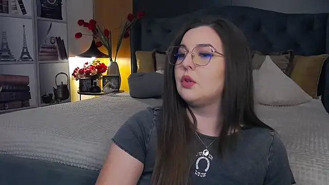 Mia Swano online show from November 24, 2025, 10:32 pm