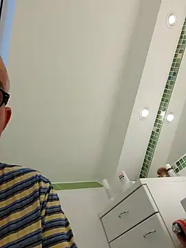 Oldmenhot66 online show from April 12, 2026, 4:49 am