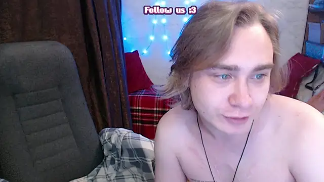 Snapshot of Lust4Money chatting on July 17, 2026, 9:45 pm Lust4Money online show from July 17, 2026, 9:45 pm
