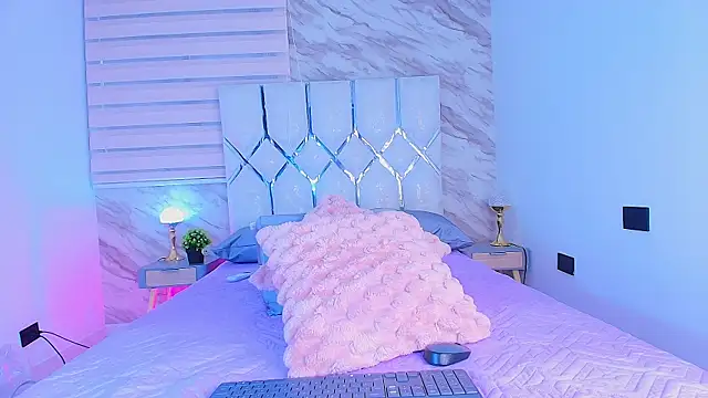 collet 1 online show from November 14, 2025, 11:58 am