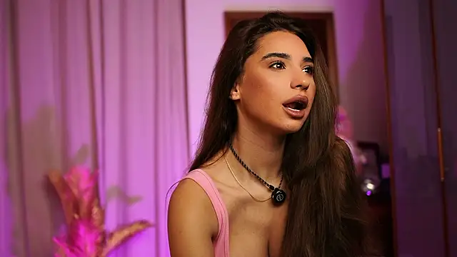 ItalianGirl online show from February 10, 2026, 7:57 pm