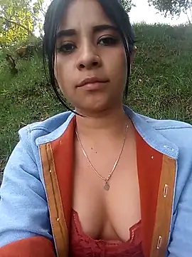 ValerieLove  online show from November 17, 2025, 6:01 pm