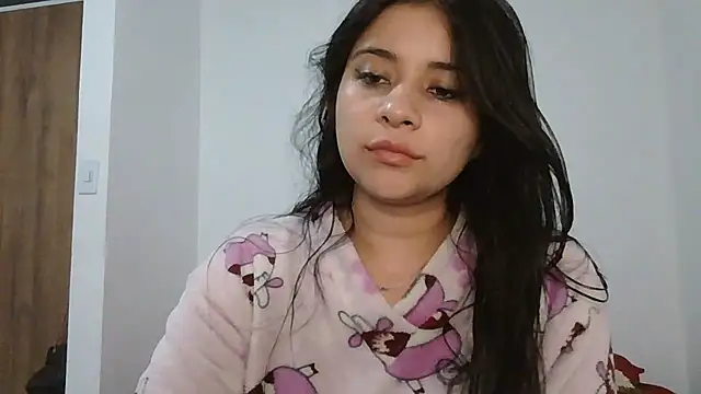 ValerieLove  online show from January 11, 2026, 11:44 pm