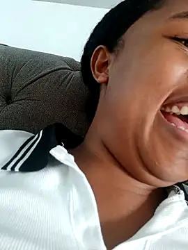 Snapshot of MoniqueMulberry chatting on November 20, 2025, 7:25 pm MoniqueMulberry online show from November 20, 2025, 7:25 pm