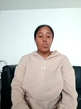 Snapshot of MoniqueMulberry chatting on November 3, 2025, 7:28 pm MoniqueMulberry online show from November 3, 2025, 7:28 pm