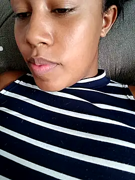 Snapshot of MoniqueMulberry chatting on November 6, 2025, 7:18 pm MoniqueMulberry online show from November 6, 2025, 7:18 pm