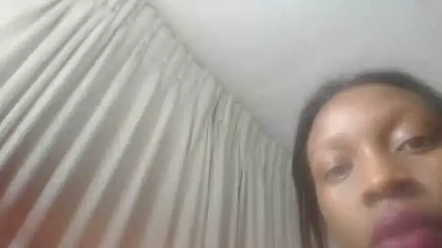 Snapshot of BeautyQueenX22 chatting on June 9, 2026, 8:10 pm BeautyQueenX22 online show from June 9, 2026, 8:10 pm