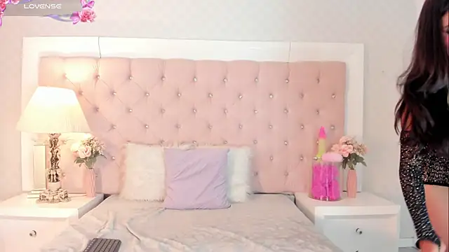 CaterinaRomano online show from November 8, 2025, 2:53 pm