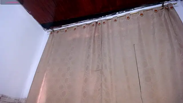 DaraKat18 online show from April 14, 2026, 10:15 pm