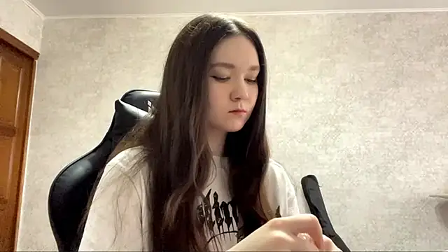 Pikmigirl18 online show from September 28, 2025, 11:50 am