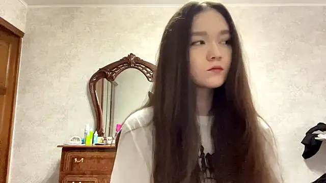 Pikmigirl18 online show from September 26, 2025, 12:01 pm