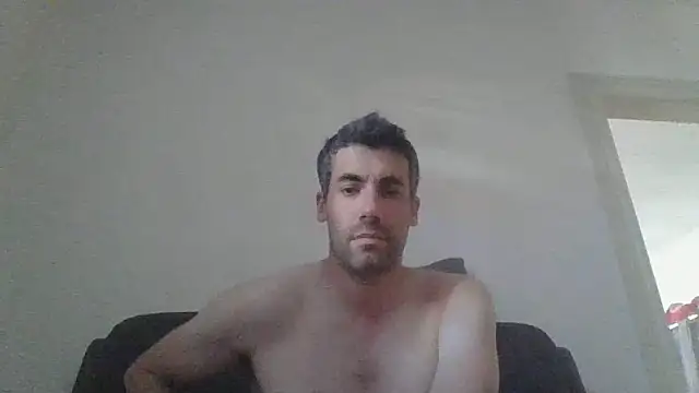 JulioIsHere4you online show from May 24, 2026, 9:42 am