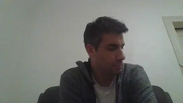 JulioIsHere4you online show from November 24, 2025, 2:33 am