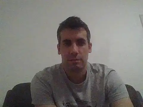 JulioIsHere4you online show from November 12, 2025, 11:25 am