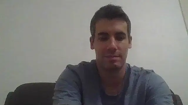 JulioIsHere4you online show from November 15, 2025, 11:31 pm