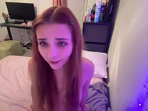 LaylaKutiex online show from May 6, 2026, 3:54 am