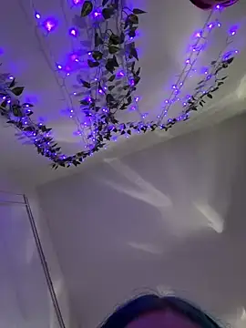 LaylaKutiex online show from April 14, 2026, 12:37 am