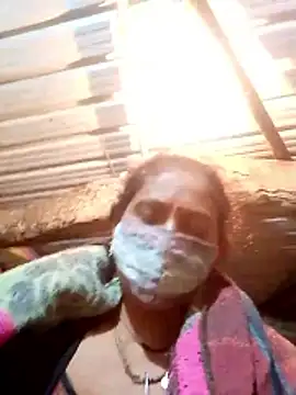 Snapshot of CUTE-004 chatting on December 21, 2025, 6:09 pm CUTE-004 online show from December 21, 2025, 6:09 pm