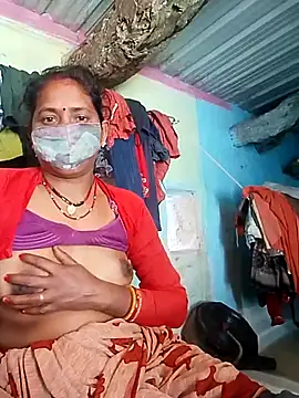 Snapshot of CUTE-004 chatting on February 12, 2026, 5:29 am CUTE-004 online show from February 12, 2026, 5:29 am